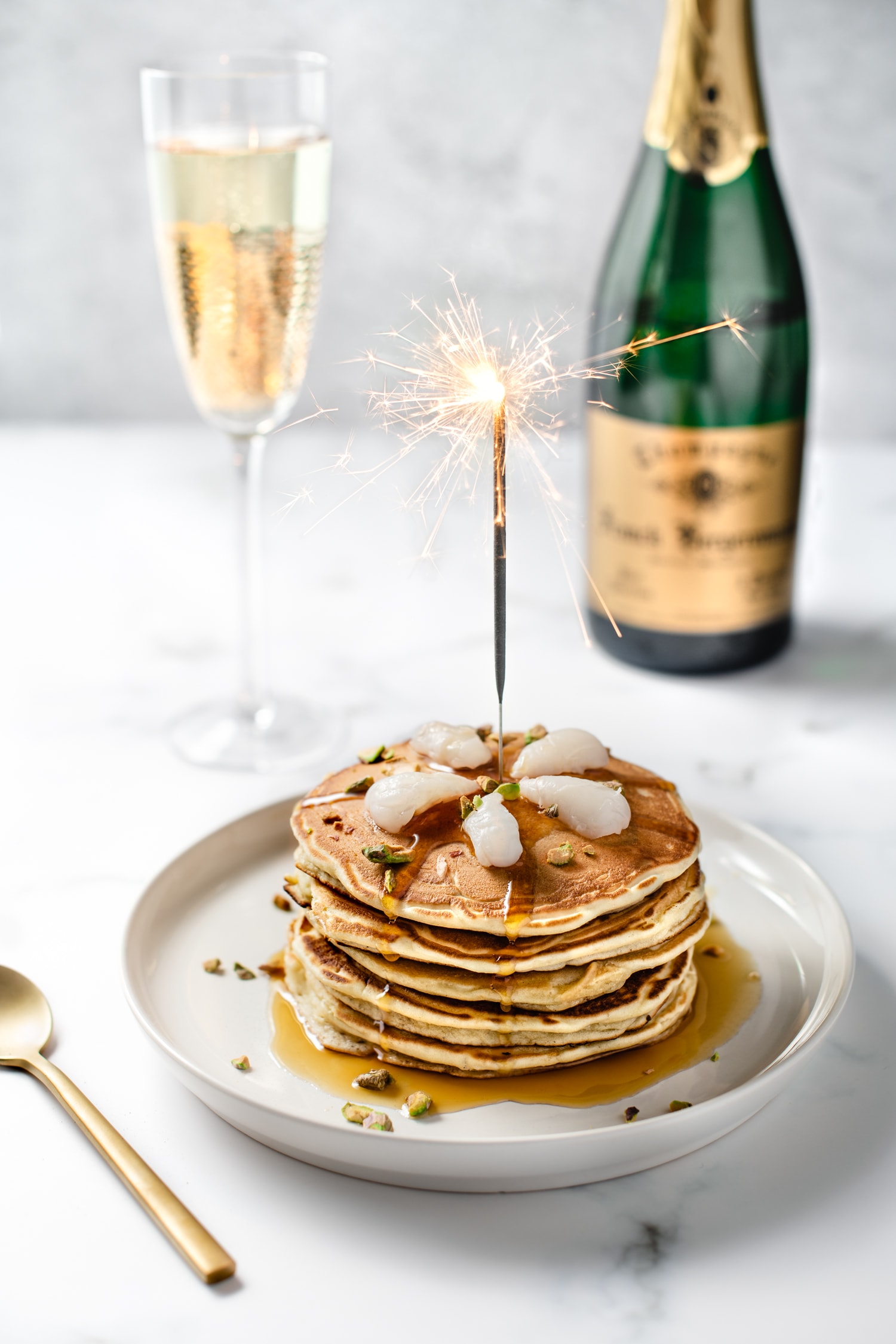 Pancakes au champagne, litchis et pistaches | quatresous.fr